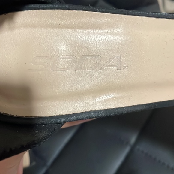 •BLACK HEELS• - Picture 6 of 8